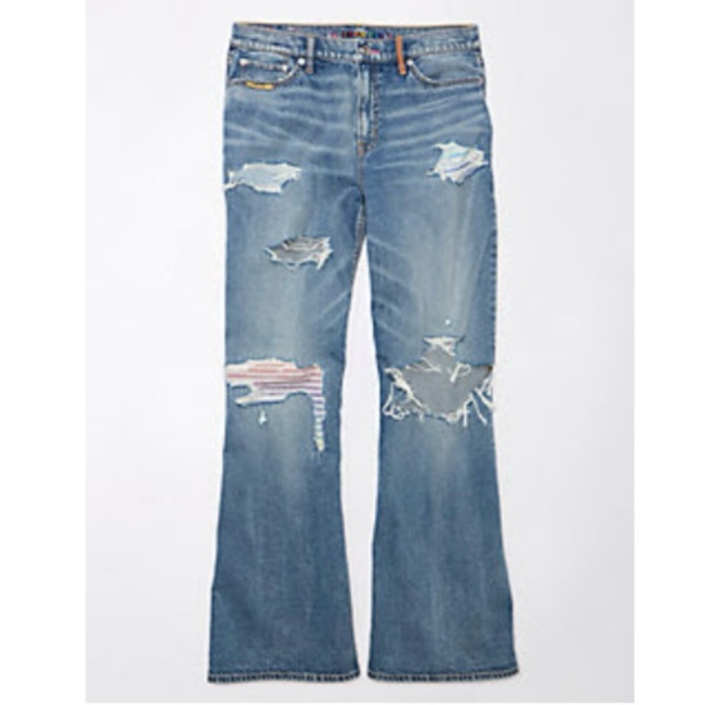 NWT American Eagle Strigid Light Vintage Distressed Flare Jeans 🌈 Size 8